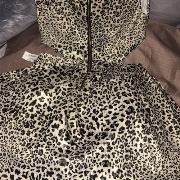 Dress - Picture 3 of 4